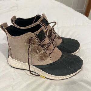 Women’s Sorel Out N About Boot - Size 9 - Taupe